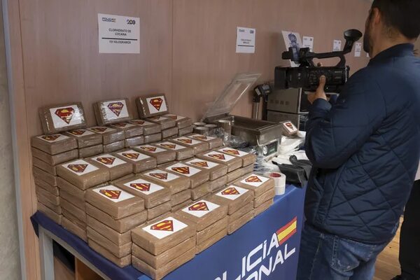 España: 50 detenidos y 7 toneladas incautadas a banda que enviaba cocaína de América - Mundo - ABC Color