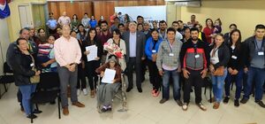 Familias de territorios sociales de Areguá y Capiatá recibieron contratos de compra venta de lotes - .::Agencia IP::.
