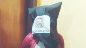 Sacó celu al chuli para que no la deje