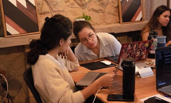 Mujeres podrán aprender programación gratis en CDE