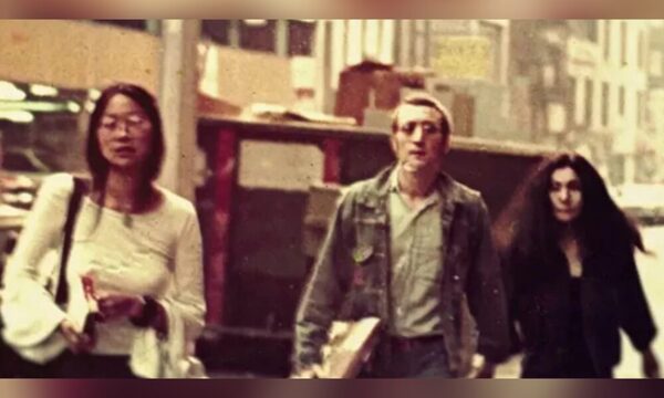 Documental revela que Yoko Ono presentó a Jonh Lennon a su amante