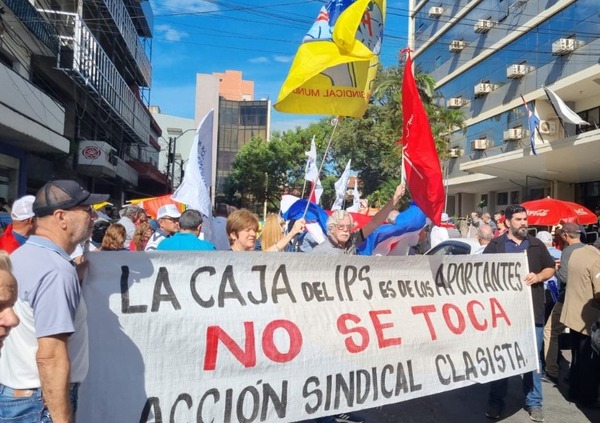 Diario HOY | Jubilados y asegurados de IPS piden cambio de autoridades