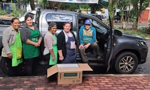 Donan incubadora a productores de Franco
