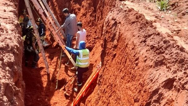 Un albañil muerto y dos desaparecidos tras derrumbe en Luque