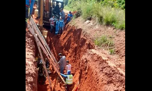 Derrumbe en obra deja un muerto y dos desaparecidos bajo tierra en Luque - OviedoPress