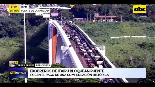 Video: Exobreros de la Itaipú bloquean el Puente de la Amistad - ABC Noticias - ABC Color