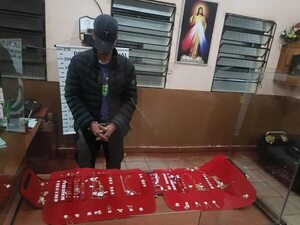 Joven detenido al intentar vender joyas robadas - Policiales - ABC Color