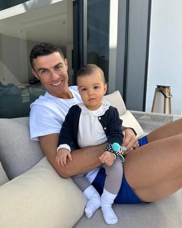 Cristiano Ronaldo celebra el primer año de Esmeralda: “¡Papá te ama mucho!” - Gente - ABC Color