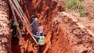 Tres obreros mueren al derrumbarse un canal que no tendría protección | 1000 Noticias