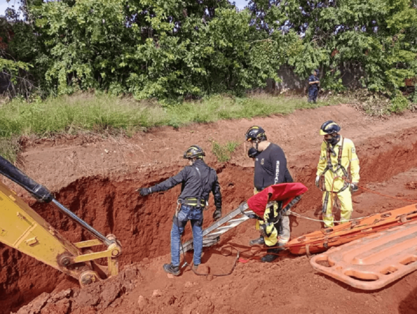 Tres hombres mueren tras derrumbe de obra en Luque · Radio Monumental 1080 AM