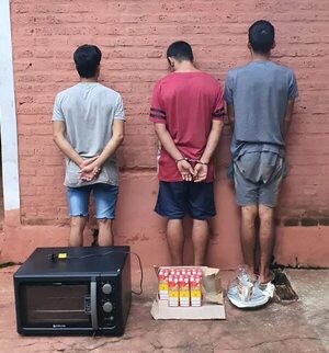 Capturan a tres jóvenes por robar objetos de una escuela en Encarnación - Policiales - ABC Color