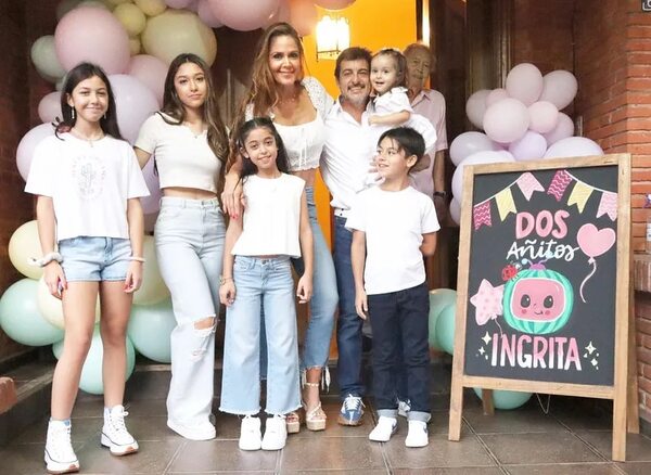 La cuarta hija de Ingrid Poka cumplió dos años - Gente - ABC Color