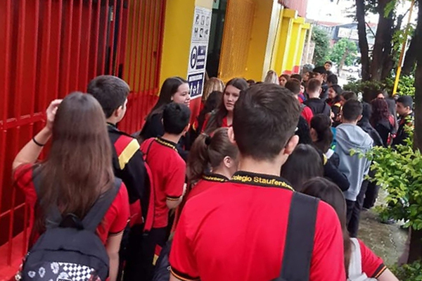 Controlan ingreso en colegio de Santa Rita tras supuesta amenaza - La Clave