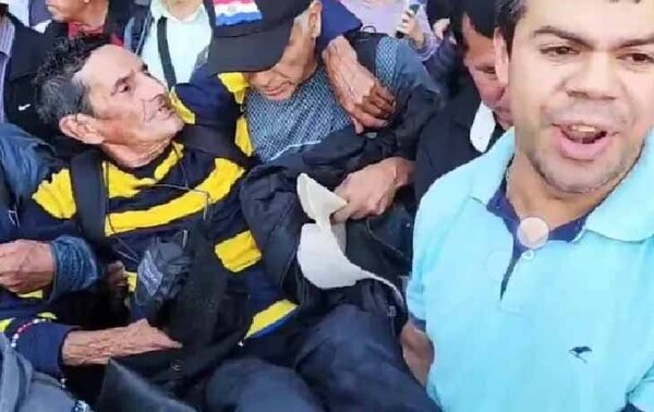 Ex obreros de Itaipú son detenidos tras forcejeos en Ciudad del Este – Prensa 5