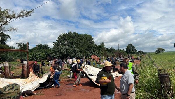 Fiscalía desaloja a campesinos de propiedad de Cabeza Branca