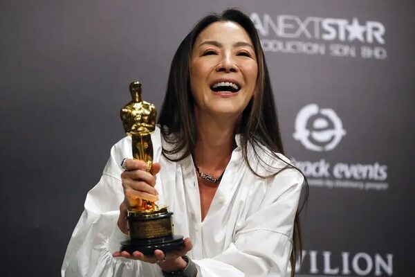 Oscarizada Michelle Yeoh insta a mujeres a no dejarse “encasillar” - Estilo de vida - ABC Color