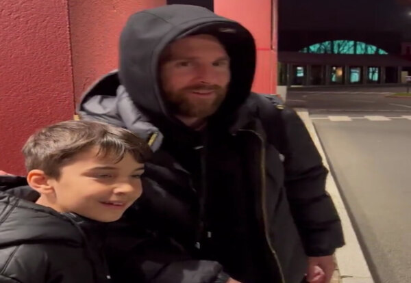 Versus / Lionel Messi fue toda una sensación en el Disneyland de París