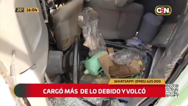 Cargó más de lo debido y volcó - C9N