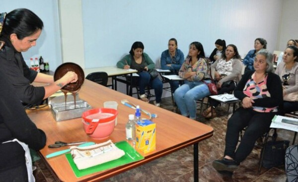 Preparan taller de repostería para familiares de pacientes oncológicos