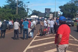 Liberan a exobreros de Itaipu detenidos por bloqueo del Puente de la Amistad