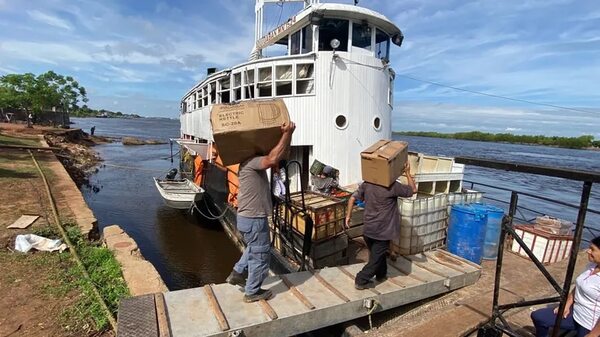 Barcos de cargas se convierten, una vez más, en “salvación” de poblaciones ribereñas - Nacionales - ABC Color