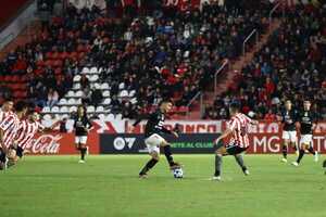 Tacuary cae goleado ante Estudiantes en La Plata | 1000 Noticias