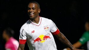 Bragantino golea y se aferra al liderazgo del grupo