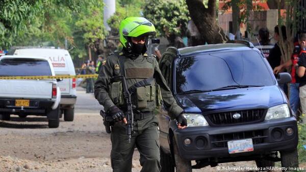 Ataque con explosivos durante protesta en Colombia deja 7 policías heridos