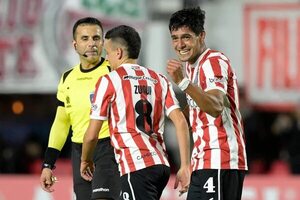 Estudiantes organiza su juego aéreo y vapulea al Tacuary - Fútbol Internacional - ABC Color