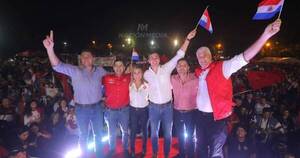 La Nación / Multitudinario cierre de campaña de Lizarella Valiente y Raúl Latorre en Capital