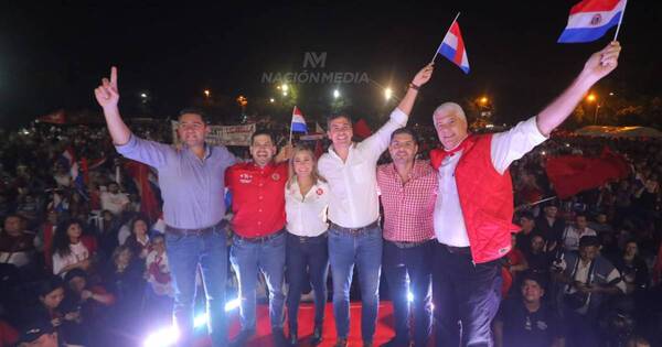 La Nación / Multitudinario cierre de campaña de Lizarella Valiente y Raúl Latorre en Capital