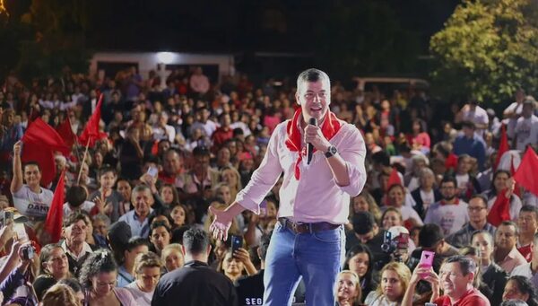 Santiago Peña y su desesperado pedido de votos - Política - ABC Color