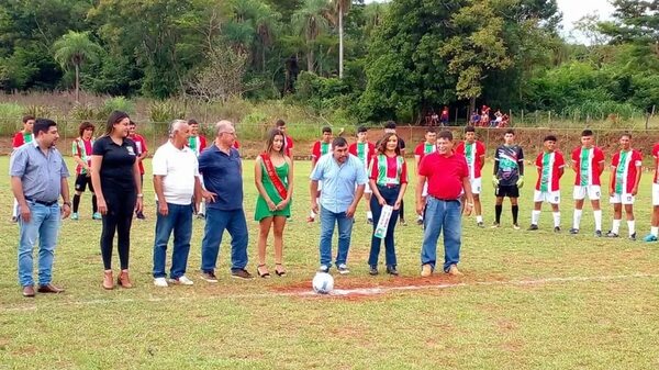 Fútbol del interior: Rueda el balón en Areguá - Fútbol - ABC Color