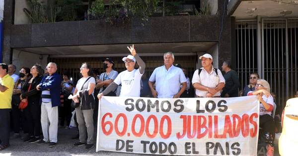 La Nación / Exigen derogación de leyes que “despilfarran” en el IPS