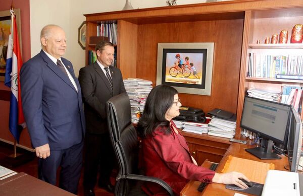 Emiten la primera firma digital en lo contencioso administrativo de la Corte - Judiciales.net