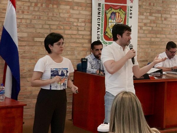 Organización esteña expone la realidad del Fonacide en Asunción · Radio Monumental 1080 AM