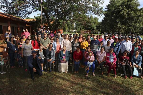 Luego de 32 años de asentamiento en colonia del Indert familias de Repatriación reciben primeros títulos de propiedad