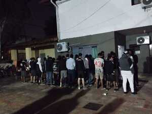 Más de 50 hinchas fueron demorados por dar positivo al alcotest - Megacadena — Últimas Noticias de Paraguay