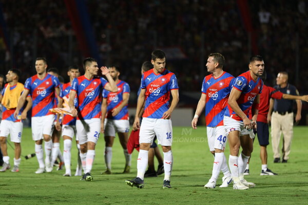 Versus / Juan Patiño se bajó del partido ante Palmeiras