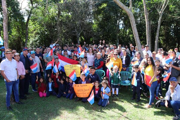 Luego de 32 años de asentamiento en colonia del Indert familias de Repatriación reciben primeros títulos de propiedad