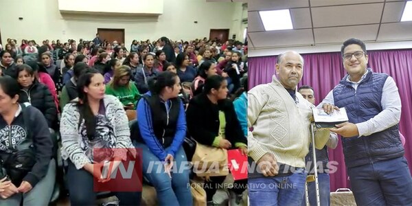 ENTREGA DE TARJETAS DE DÉBITO A BENEFICIARIOS DEL PROGRAMA TEKOPORÁ EN ITAPÚA - Itapúa Noticias