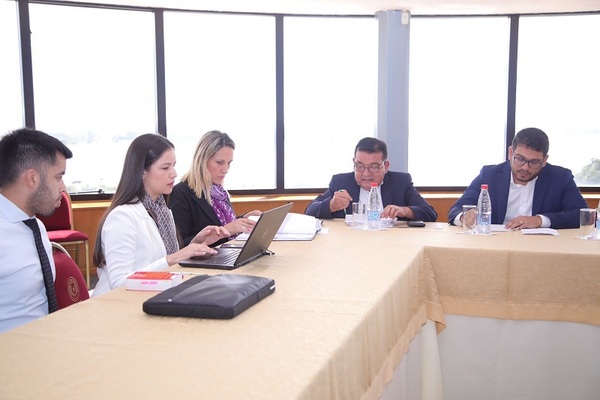 Senador Santa Cruz ratificó y amplió denuncia contra el presidente de la Corte