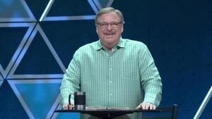Rick Warren revela que está luchando contra una dolorosa enfermedad autoinmune ’24 horas al día’