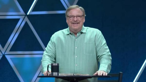 Rick Warren revela que está luchando contra una dolorosa enfermedad autoinmune ’24 horas al día’