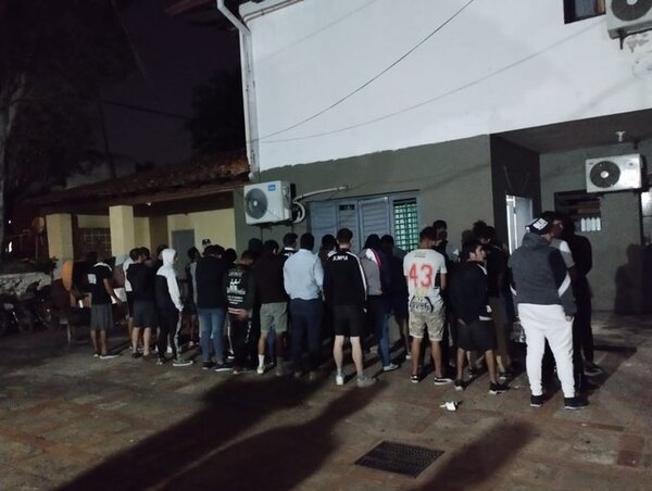 Más de 50 hinchas fueron demorados por dar positivo al alcotest