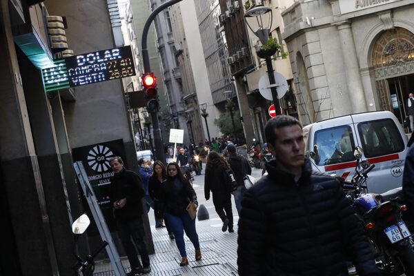 Argentina importará billetes de París, Malta y Brasil por la alta inflación - MarketData