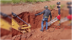 Suspenden a empresa tras muerte de tres obreros en un derrumbe