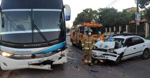 La Nación / Violento accidente deja un herido grave en la ciudad de San Antonio