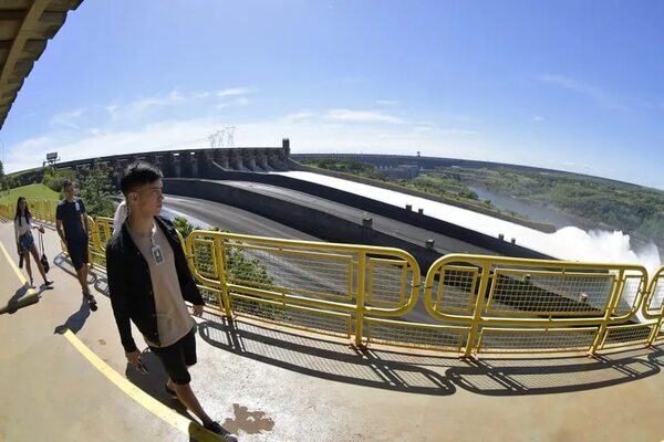 Vertedero de Itaipú estará abierto hasta fines de abril - Economía - ABC Color