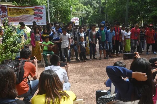 AUDIO: En el Día del Indígena Americano, sostienen que es necesario regularizar las tierras de las comunidades - Periodísticamente - ABC Color